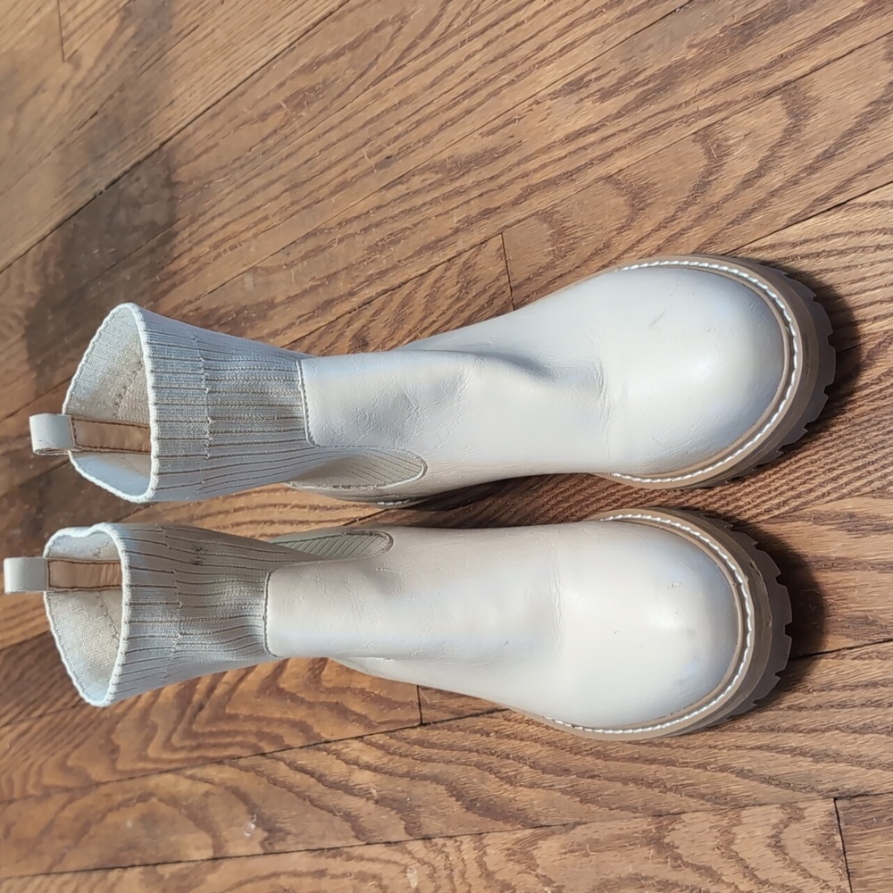 Oasis Society Blond Leather Chelsea Boots - Picture 2 of 10